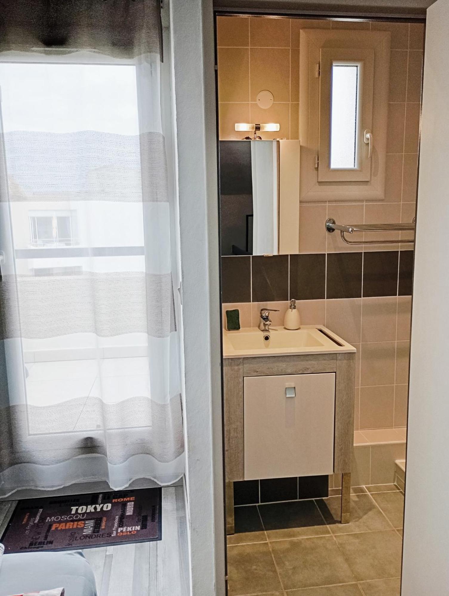 Grand Appartement Proche Port Et Plages, 6 A 8 Pers, 3 Chambres, Climatise Agde Eksteriør billede